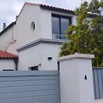 A L\'Ombre Du Platane